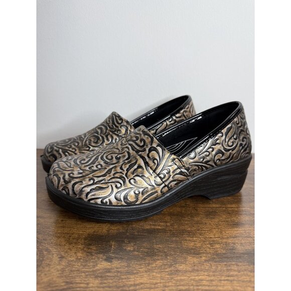 Women's Easy Works by Easy Street Laurie Slip-Resistant Shoe - Size 7.5 - Picture 1 of 7